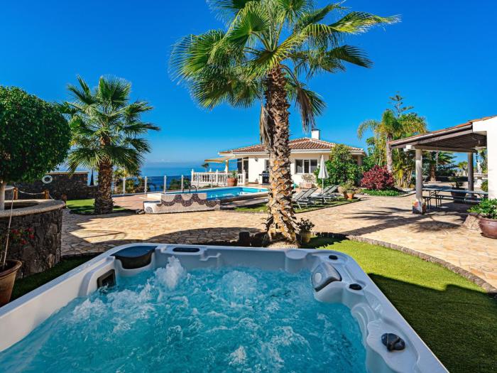 Holiday Home Luxusvilla mit fantastischem Meerblick by Interhome