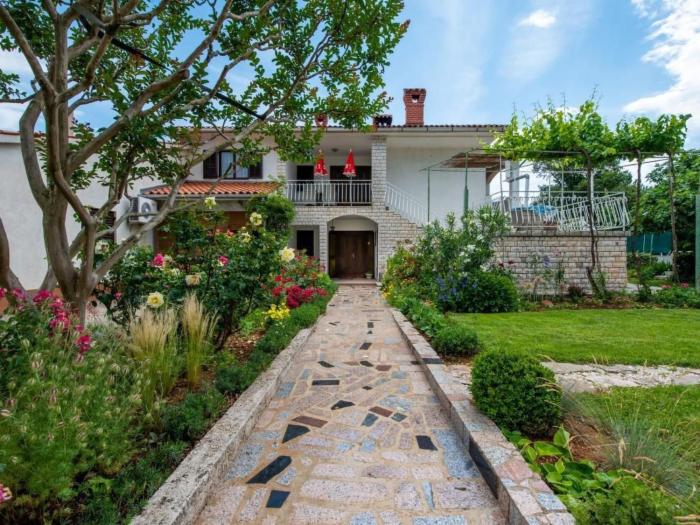 Apartment Vinez by Interhome