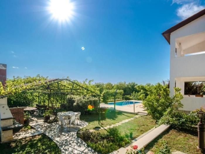 Apartment attraktive Wohnung mit privatem Pool by Interhome