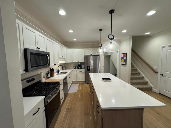 Modern 3BR 3BA Condo Spacious and Upscale