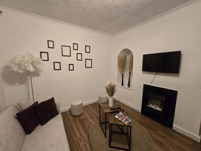 3-Bedroom Home next to Southmead Hospital