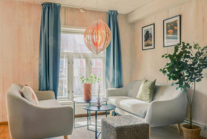 Cool downtown apartment with 3 bedrooms!