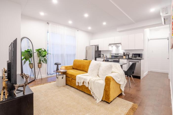 Stylish Retreat Near Crescent & Sainte-Catherine