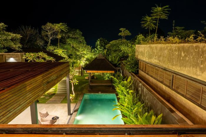 4 BR Retreat Villa - Beach Access