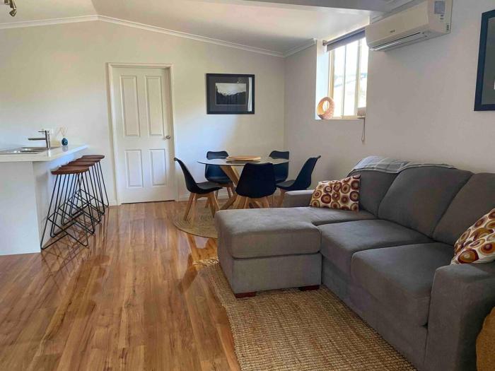 Modern spacious apartment, Airconditioned, WIFI & coffee machine