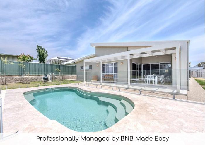 Sunningdale - Pool Entertainer Luxurious Living