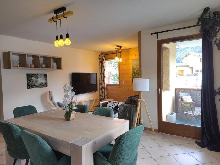 Aussois : Appartement spacieux pour 6 à 7 pers, 3 chambres, balcon & véranda - FR-1-508B-56