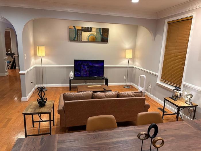 Luxury 4 BR, 2 and half Baths, in Upper Level of the house, and nonsmoking