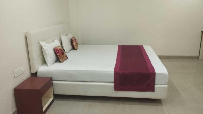 POP 84163F Hotel Bidhans Inn