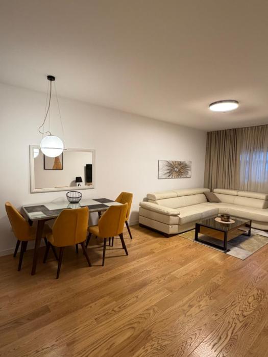 White Homes 45 • Central Point