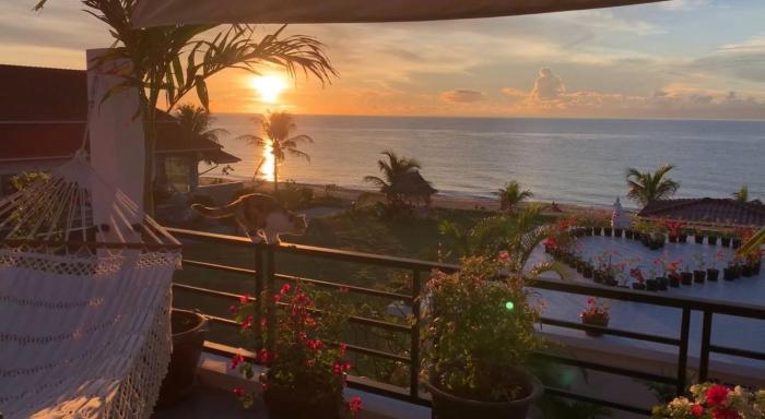 Romantic Beachside Retreat with Breathtaking Views