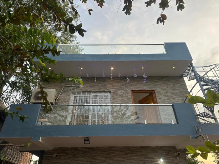 Woodside Haven Luxury FF-Balcony view