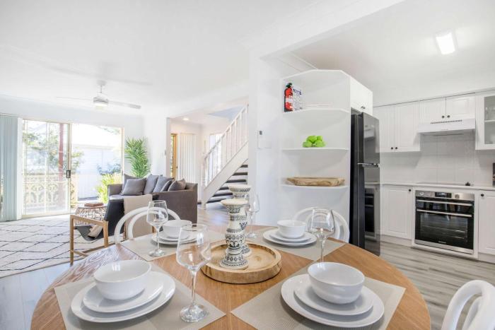 Aquamarine - modern & bright Huskisson townhouse