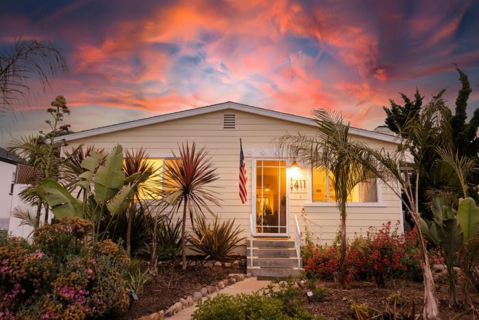 Designer Bungalow Steps to Beach