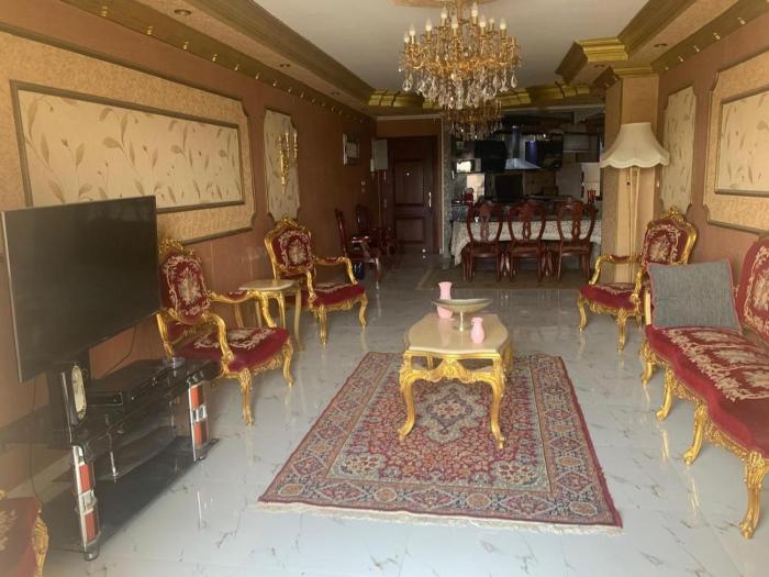 Big apartment in Al Rehab, ac, king bed, wi-fi, free parking