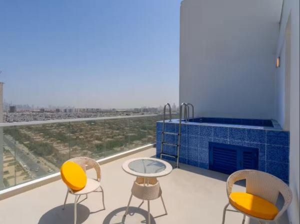 Vogue Vacation Homes, Al Furjan Gemz by Danube near Ibn Battuta Mall, Three Bedroom plus Kids room Apartment with Balcony and Private Pool, Access toamenities