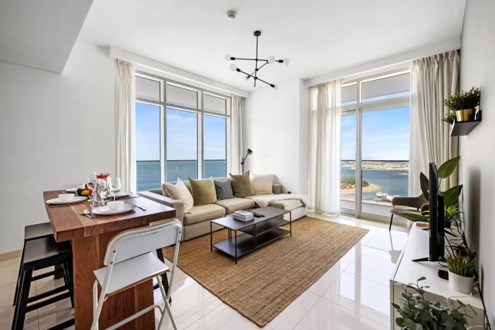 2BR Beachfront Retreat with Palm and Dubai Eye Views