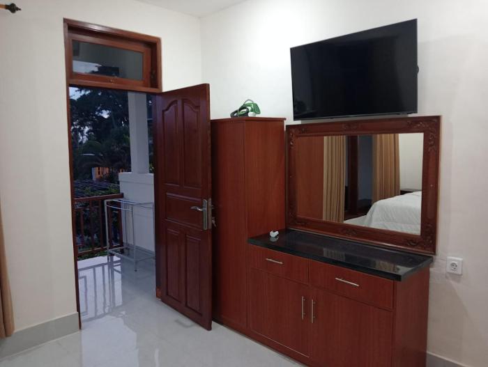 Modern Room With Balcony Near Pool At Ubud