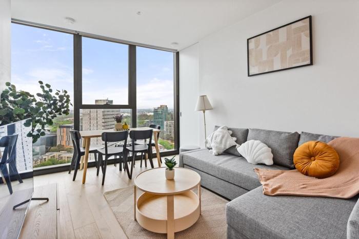004S ABNB Style 2BR Pool & Gym 5 mins walk to Tram Near Crown