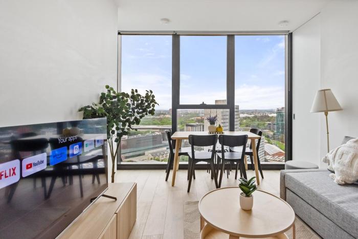 004S ABNB Style City View 2BR With Pool In Southbank, 5 Min Walk To Tram