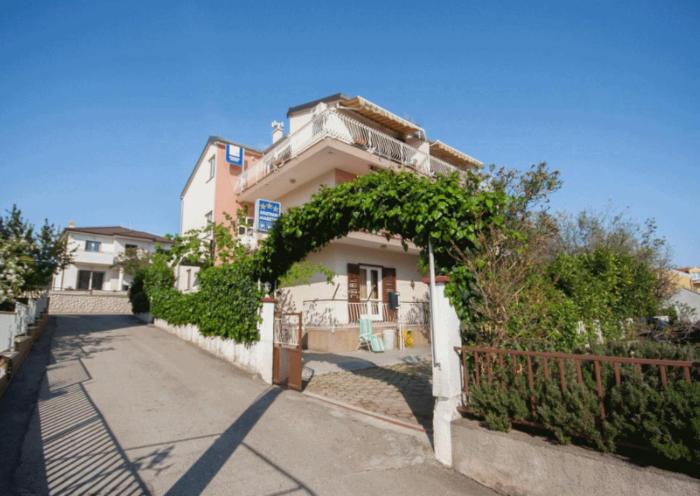 Brodarica Apartments