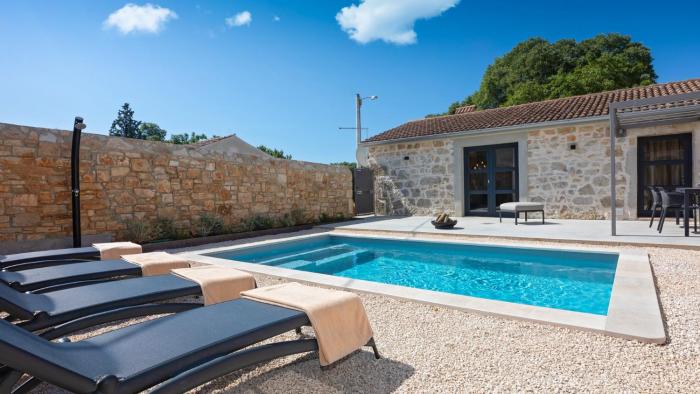 Rustic villa Dvori with outdoor pool in Porec