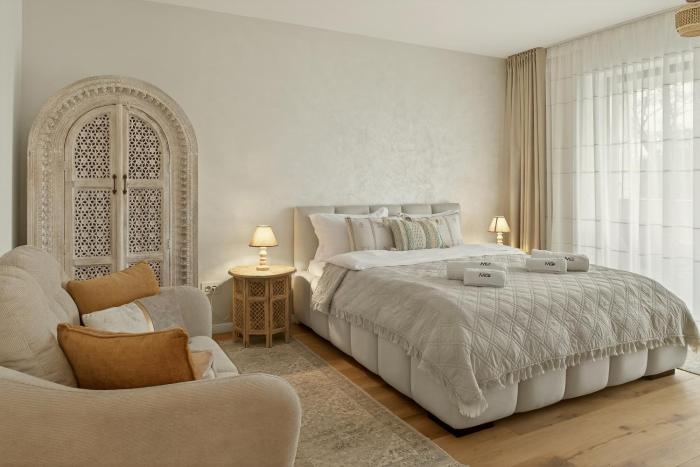 MoHost Elioré - a story written in light