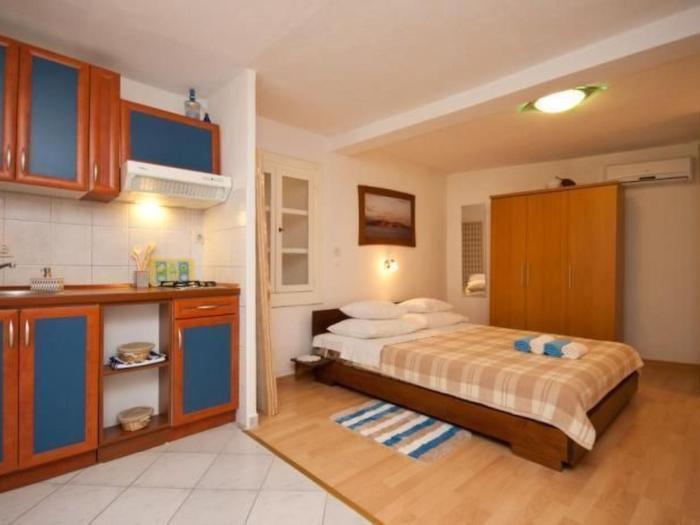 Apartment Studio in einem traditionellen Steinhaus- in Baska by Interhome