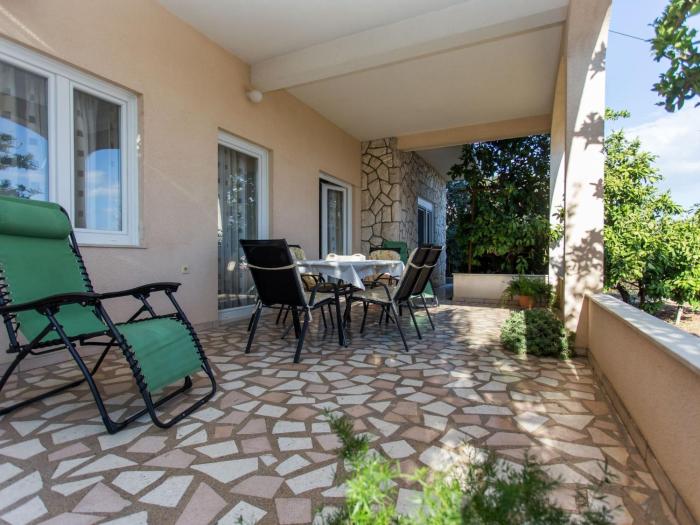 Apartment Strandnahe Ferienwohnung Jure mit großer Terrasse by Interhome