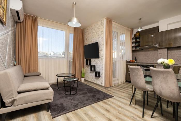 Square Slivnitsa 2BR apt 5 minutes from top center