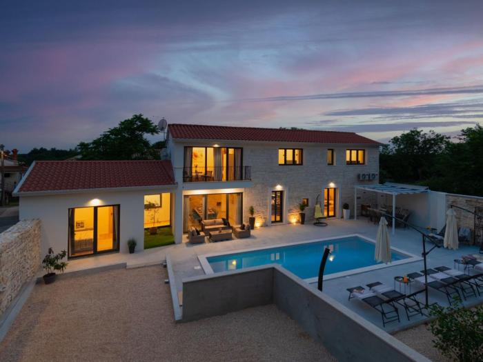 Holiday Home Designer Villa Simone - Modern und Heritage Style by Interhome