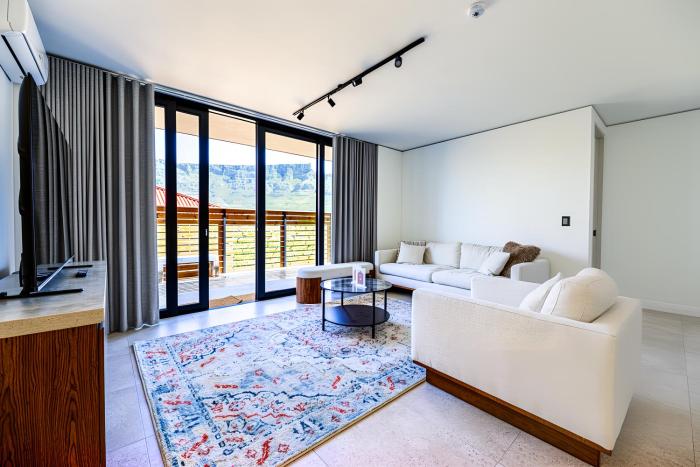 Spacious 3-Bedroom Apartment with Table Mountain Views I Ideal for Families & Groups
