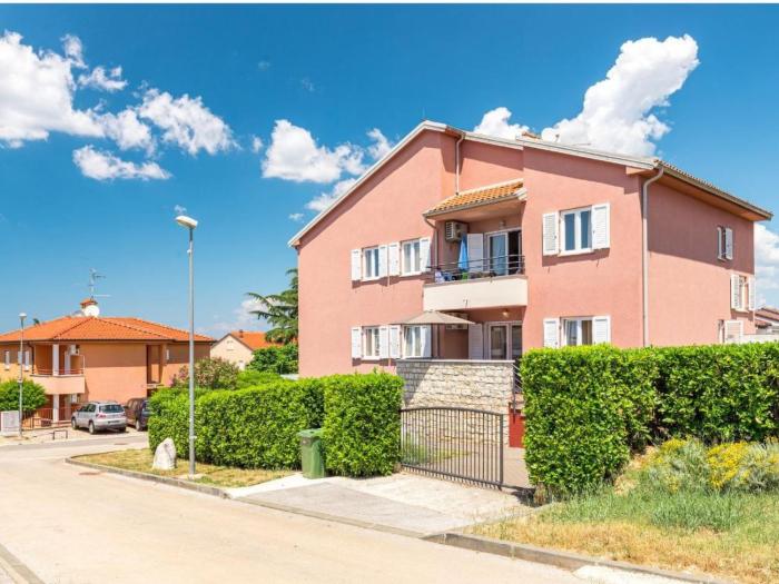 Apartment Strandnahe Ferienwohnung mit großem Garten by Interhome