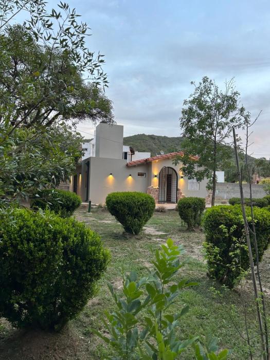 Disfruta casa de bosque a metros de AV San martin y minutos del lago