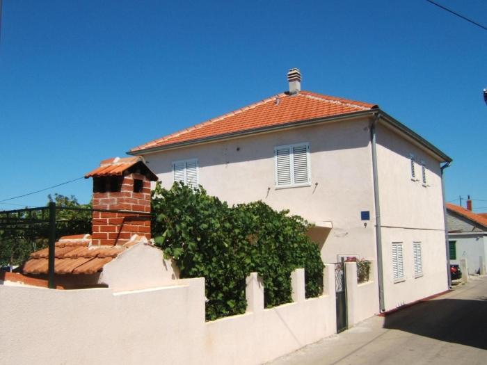 Apartment Kleines Apartment Emil Bordo by Interhome