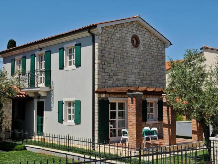 Holiday Home Großzügiges Ferienhaus mit Pool und Sonnenterrasse by Interhome