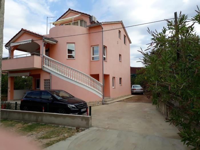 Apartment Gemütliche Ferienwohnung mit Terrasse by Interhome