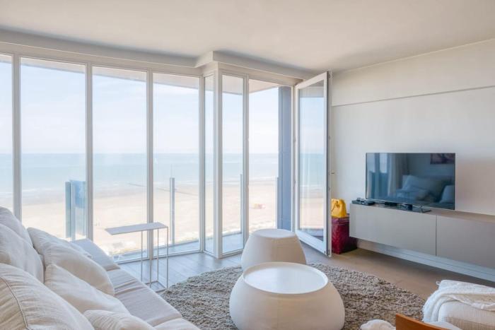 Stunning Seaview Apartment with Parking