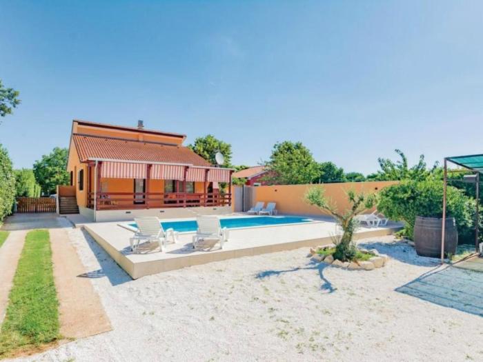 Holiday Home mit Pool by Interhome