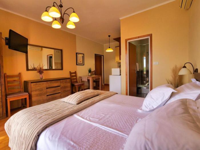 Apartment Helena2 mit Blick auf das Wasser by Interhome