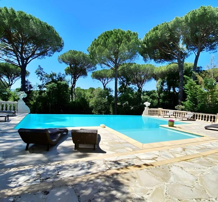 CASA-Aimee villa spacieuse avec piscine à Vidauban