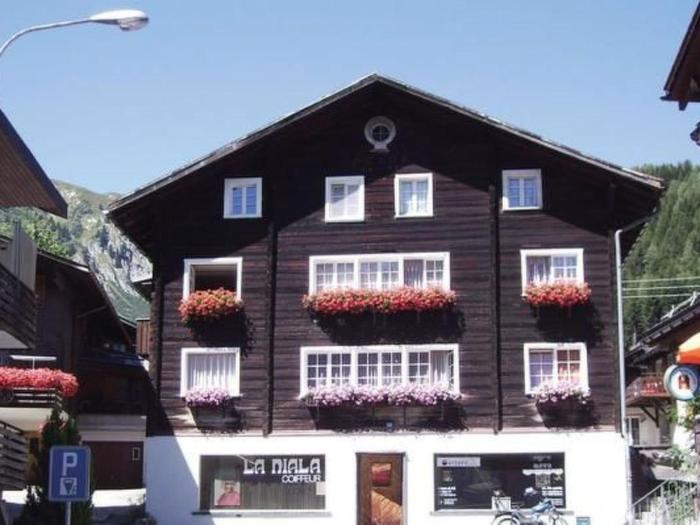 Apartment Fewo mit Blick auf die Berge by Interhome