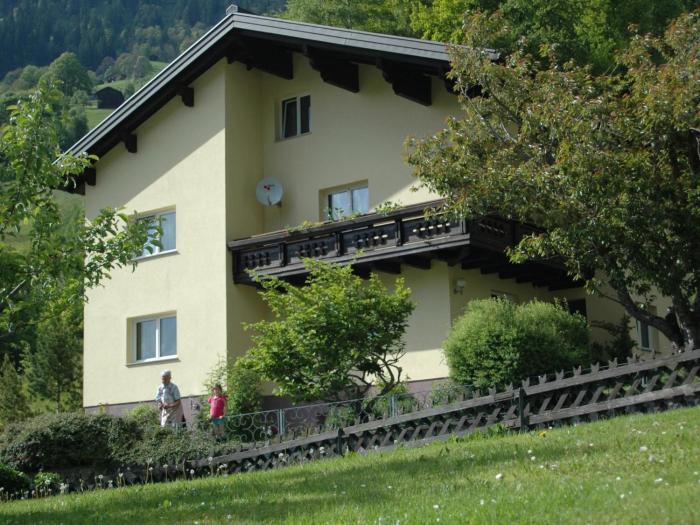 Apartment Große Wohnung in Silbertal mit Großem Garten by Interhome
