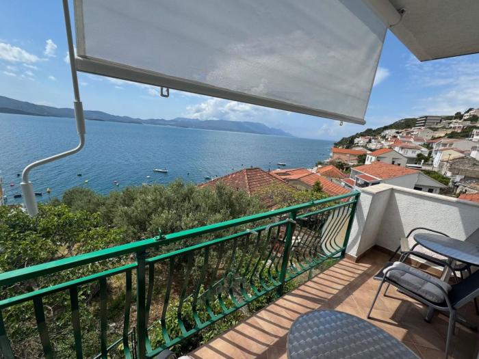 Apartment Angenehme Wohnung in Komarna mit privatem Parkplatz by Interhome