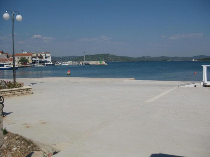 Apartment Apartment mit Terrasse direkt am Meer by Interhome