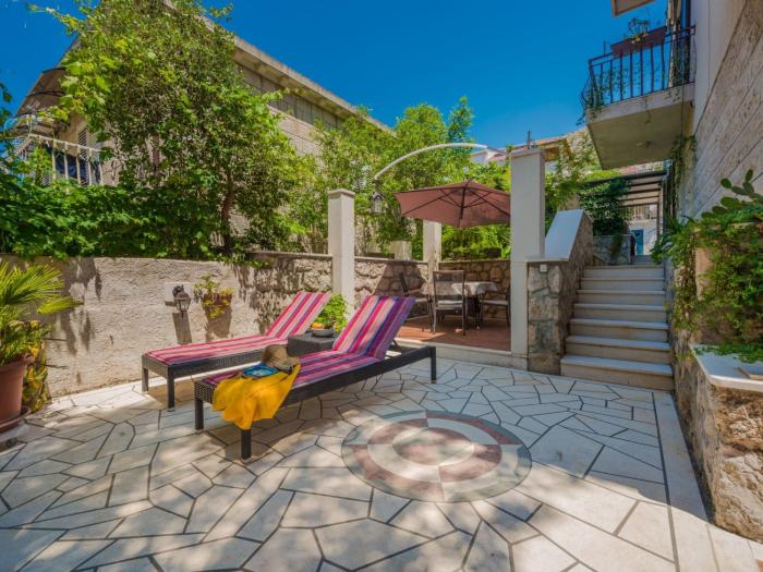 Apartment Ivona mit Terrasse und Außendusche by Interhome