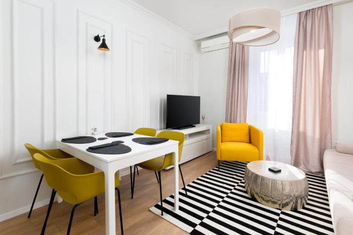 Chic Port 1BR Apartment