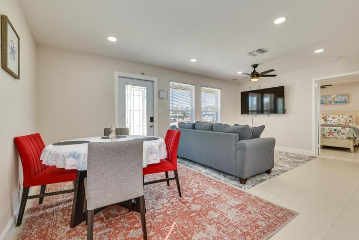 1 Block to Beach Gulf Coast Escape with Patio!