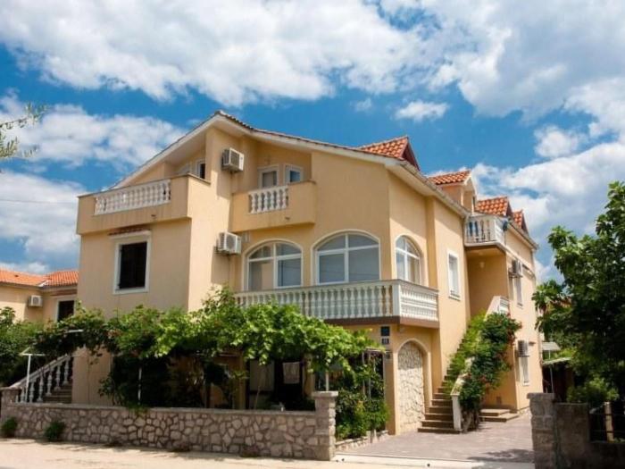 Apartment Gästezimmer Tina 6 by Interhome