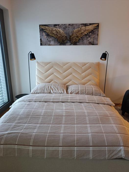 Metropolis apartment, parking, city center